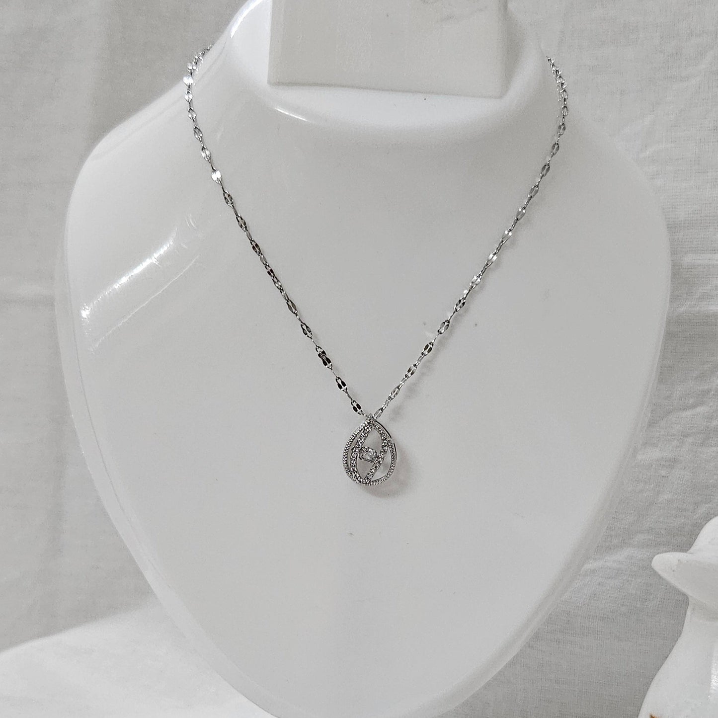 Dewora – Anti-Tarnish Silver Drop Pendant