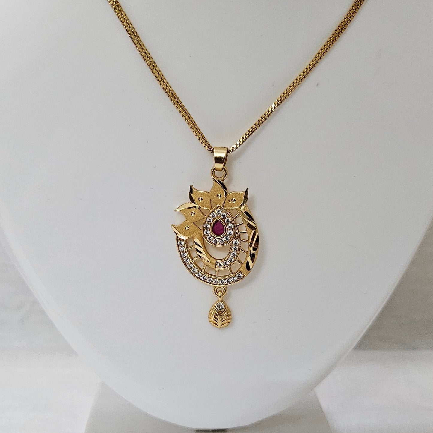 Aarvi – Chain Pendant Set for Girls & Women