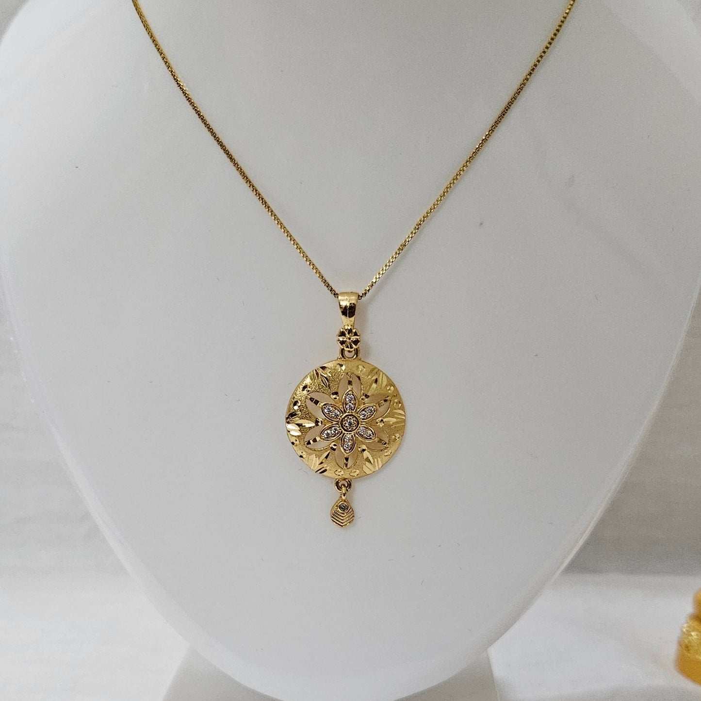 Ojasvi – Chain Pendant Set for Girls & Women