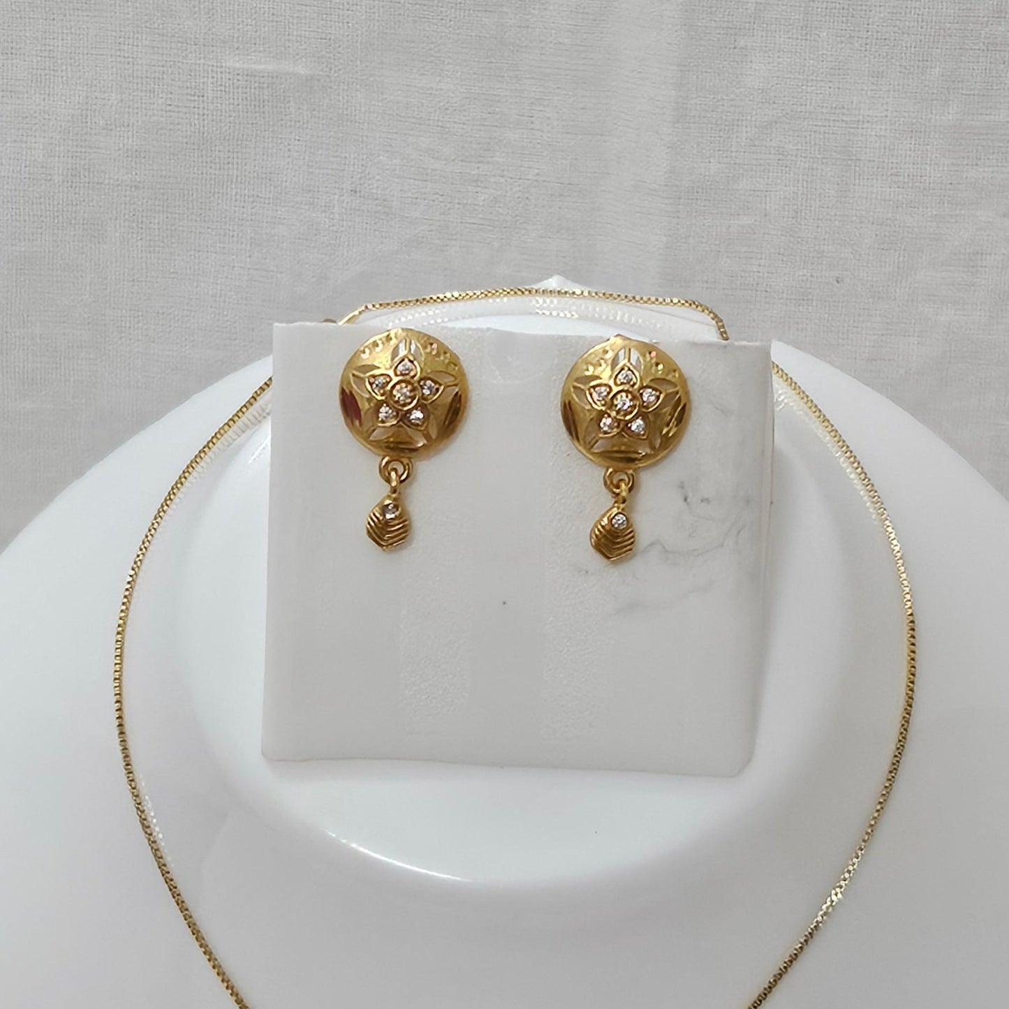 Ojasvi – Chain Pendant Set for Girls & Women