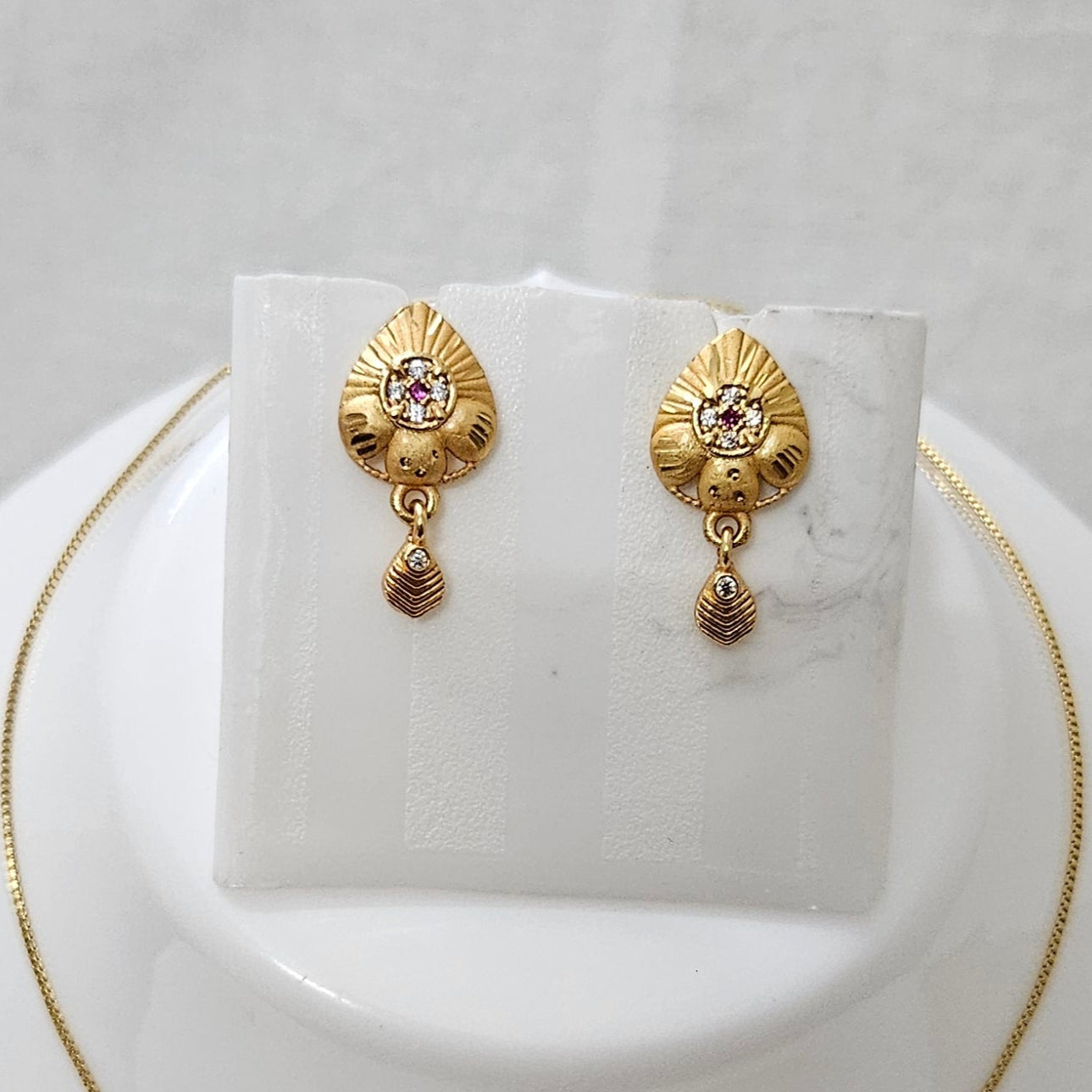 Vyantra – Chain Pendant Set for Girls & Women