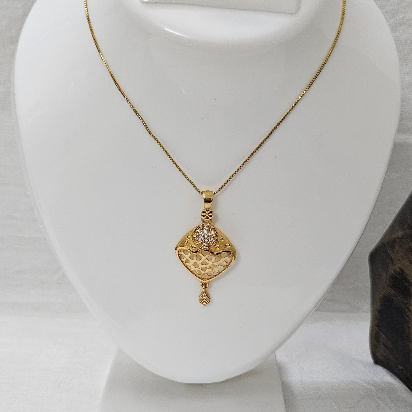 Veyra– Chain Pendant Set for Girls & Women