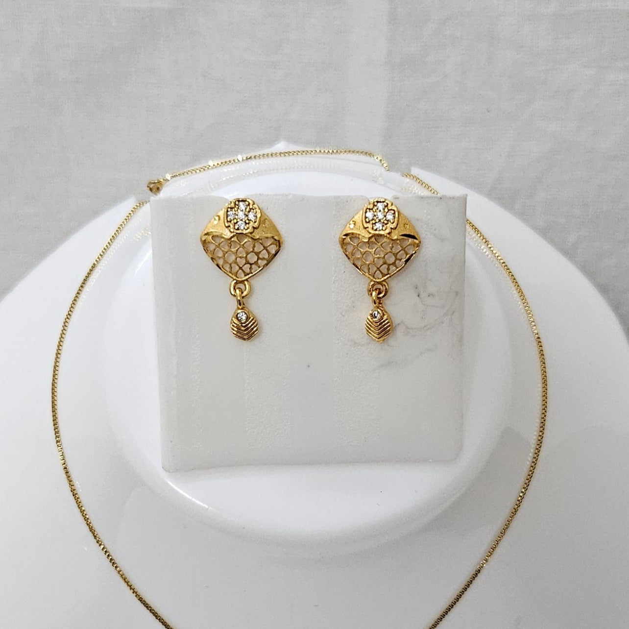 Veyra– Chain Pendant Set for Girls & Women