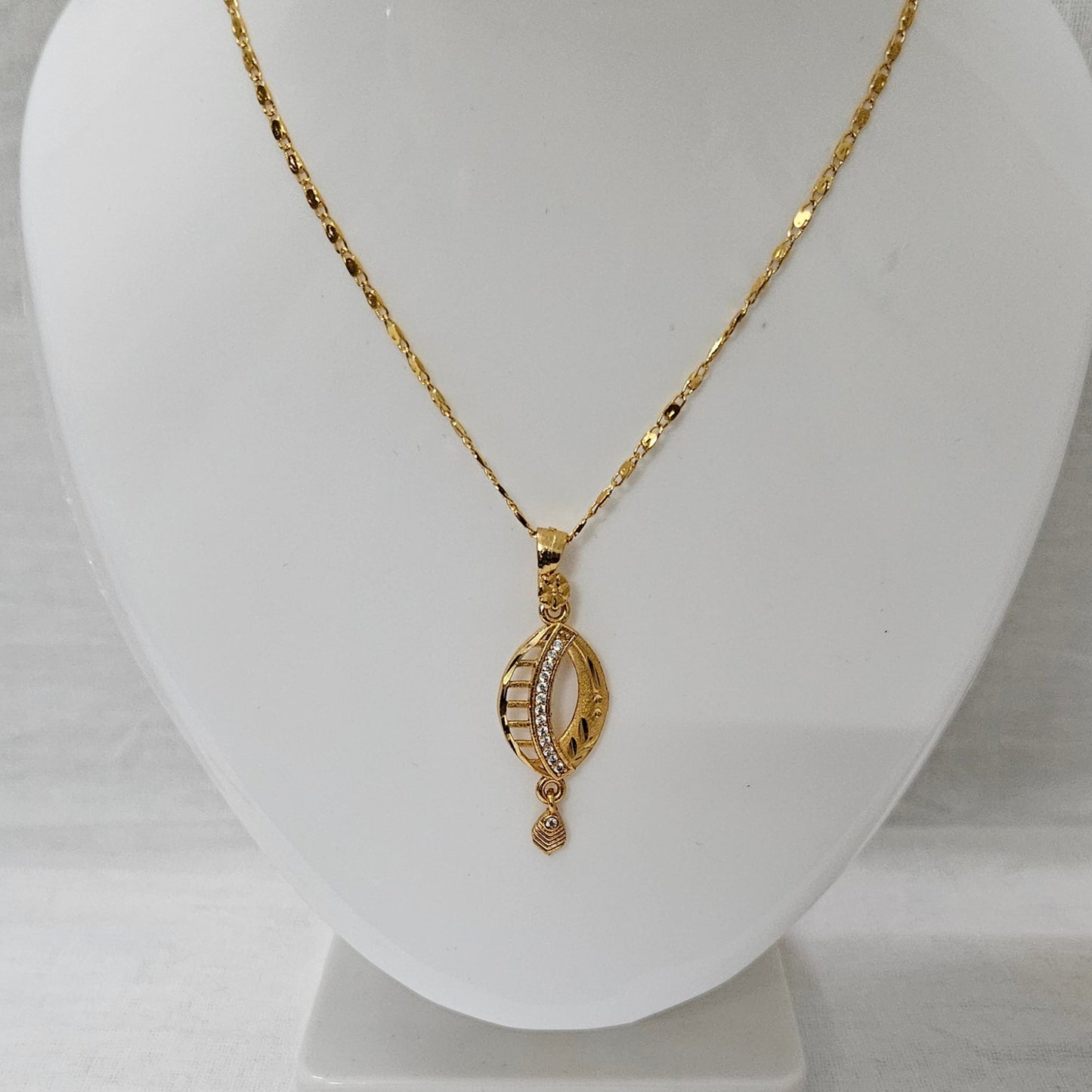 Rajvi – Chain Pendant Set for Girls & Women