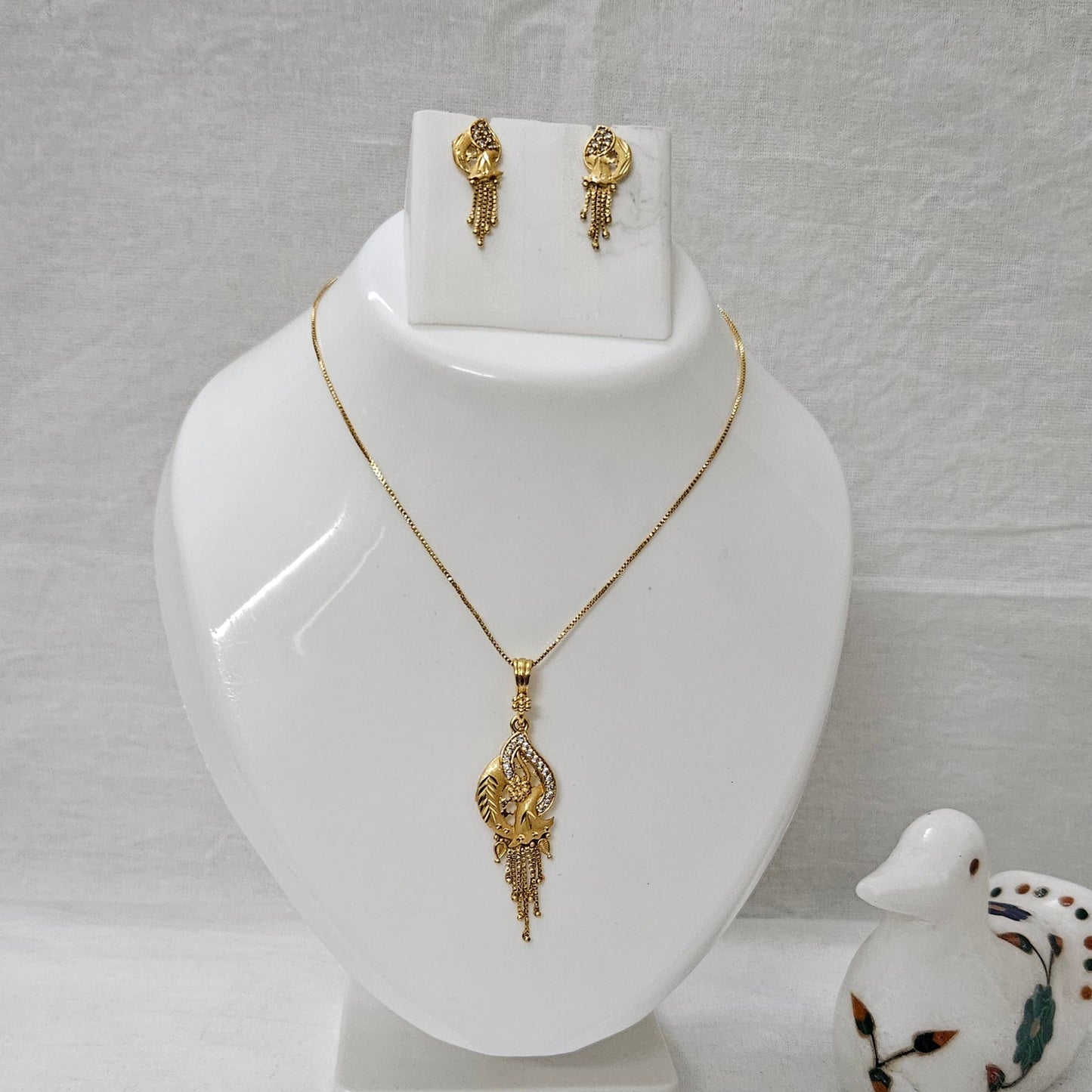 Iravya – Chain Pendant Set for Girls & Women