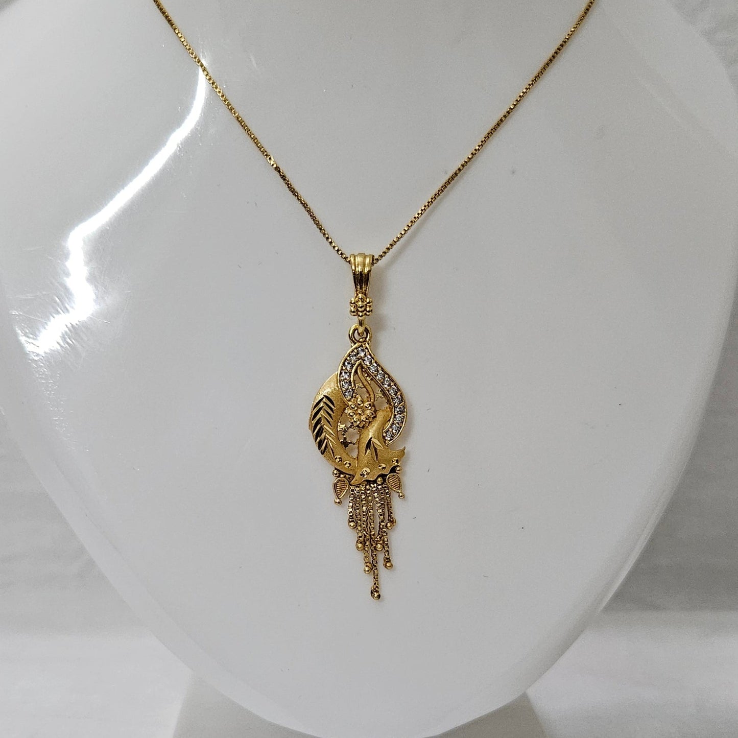 Iravya – Chain Pendant Set for Girls & Women
