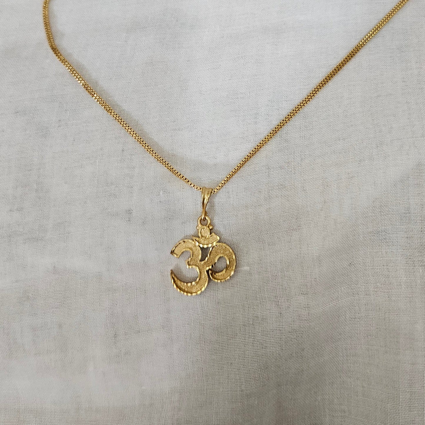 Om- Chain Pendant (Unisex)