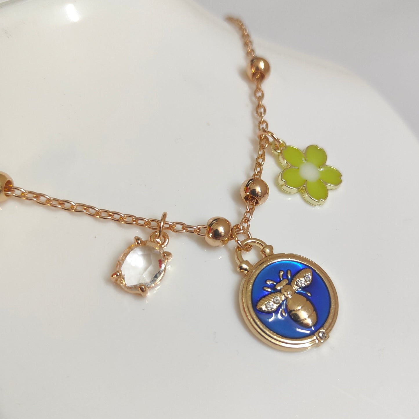 Solynna - Pendant for Women