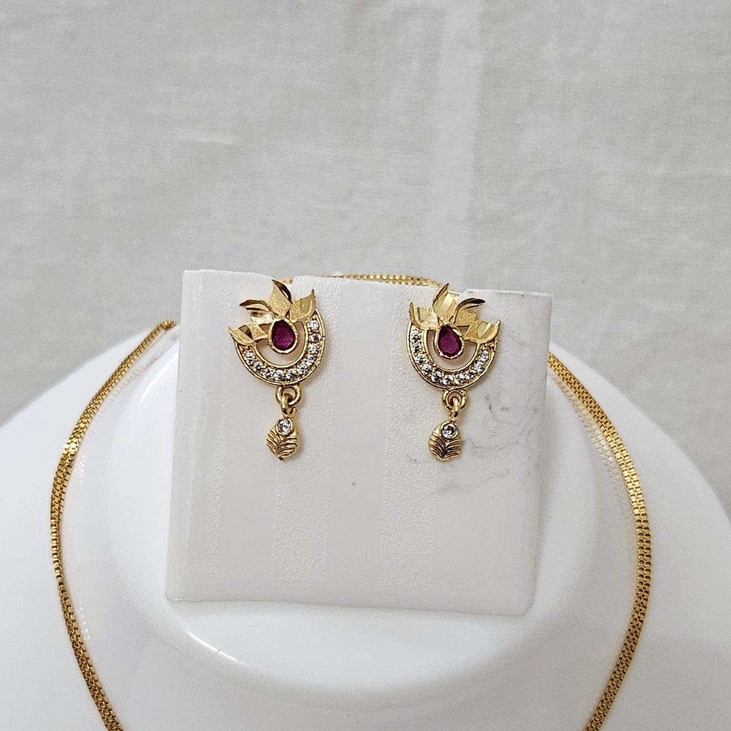 Aarvi – Chain Pendant Set for Girls & Women