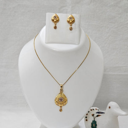 Vyantra – Chain Pendant Set for Girls & Women